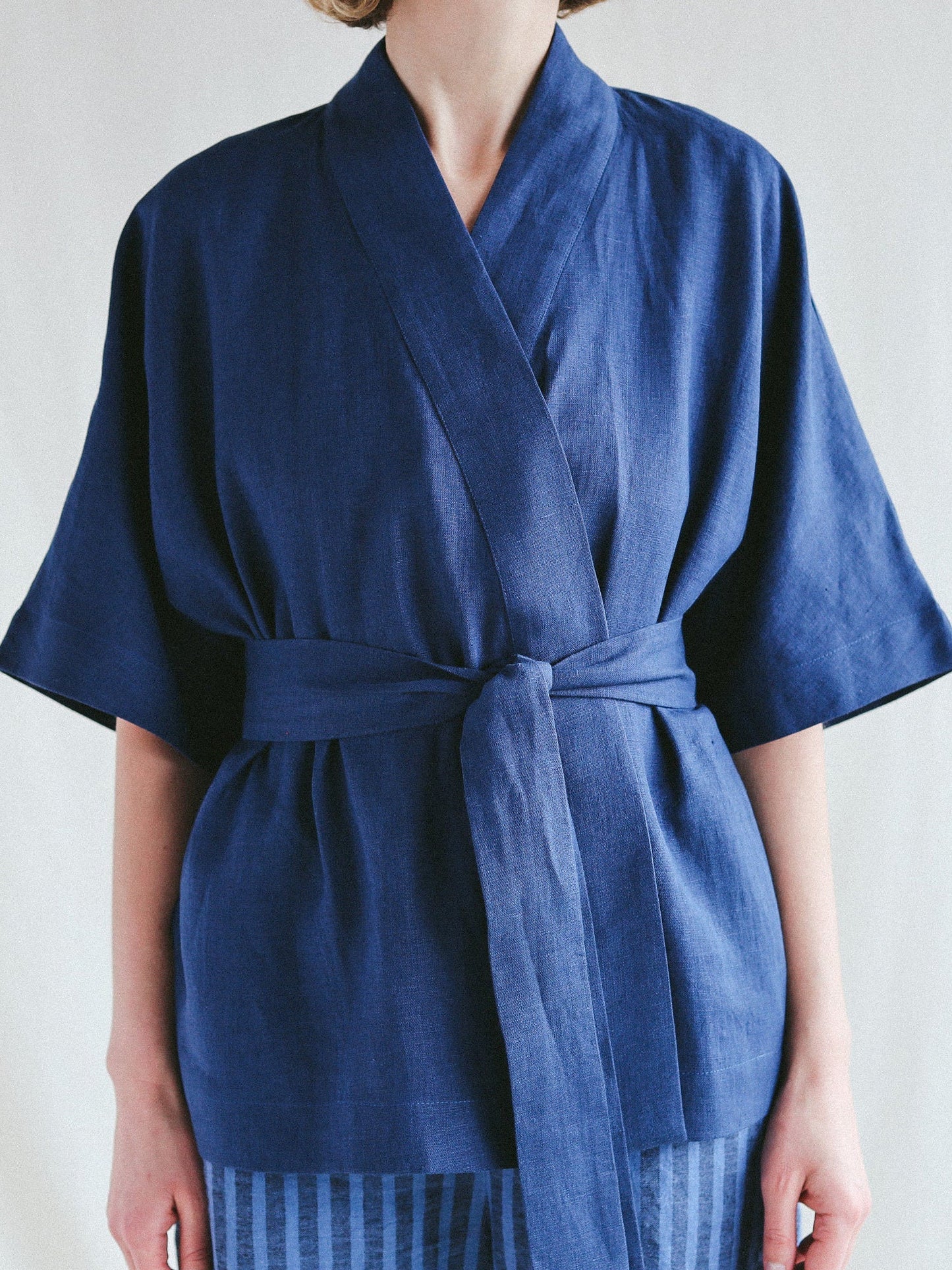 Cotton And Linen Loose Jacket In Navy Blue - boddysize