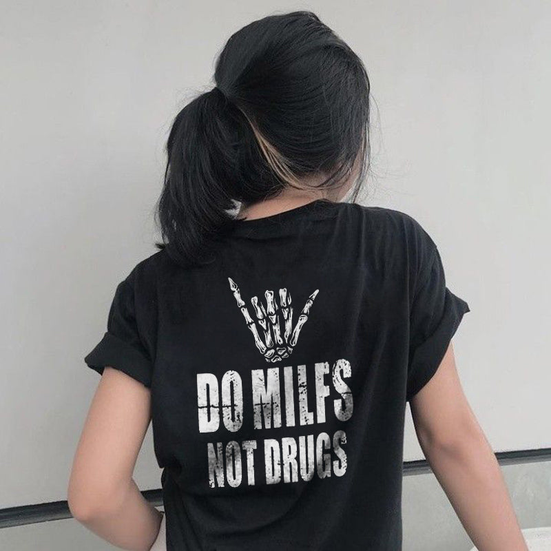 Do Milfs Not Drugs Sketelon T-shirt - Saskull